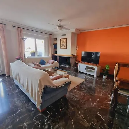 Atico Al Lado De La Marina Apartment *